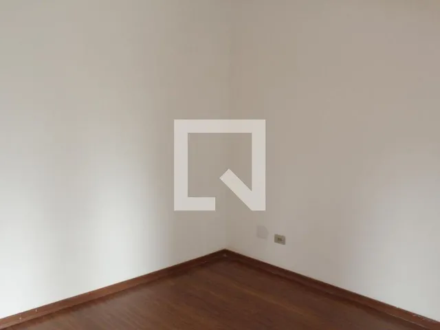 Imagem 16: Este espaçoso apartamento localizado no charmoso bairro de Higienópolis é uma