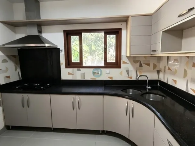 Imagem 8: Alugo casa ampla com 04 quartos, 04 vagas de garagem, piscina, em terreno com 500m²