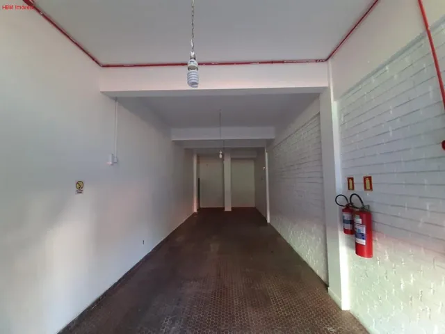 Imagem 9: Loja Comercial em Ótima Localização. Amplo Espaço com Pé Direito Alto. Agende Visita