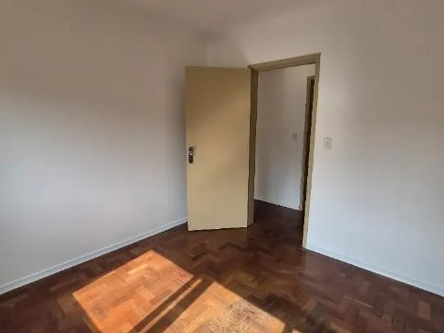 Imagem 4: Apto com dois dorm., amplo, arejado e ensolarado, 5º andar, lateral norte, prédio com