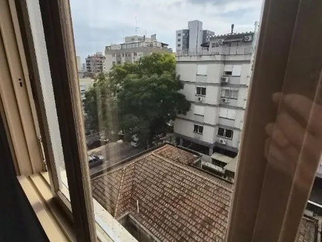 Imagem 5: Apto com dois dorm., amplo, arejado e ensolarado, 5º andar, lateral norte, prédio com
