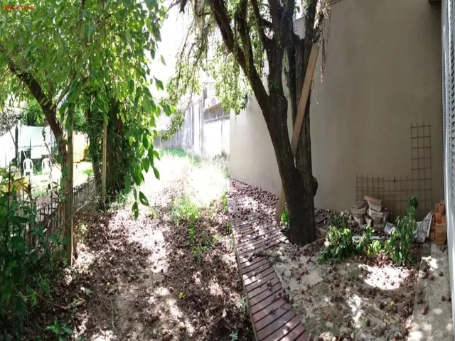 Imagem 9: Casa térrea e primeiro piso para venda. No térreo 07 peças a primeira da frente com