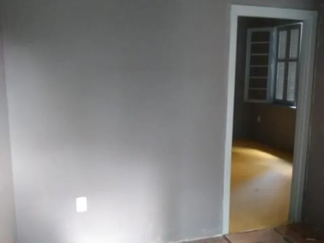 Imagem 13: Casa térrea e primeiro piso para venda. No térreo 07 peças a primeira da frente com