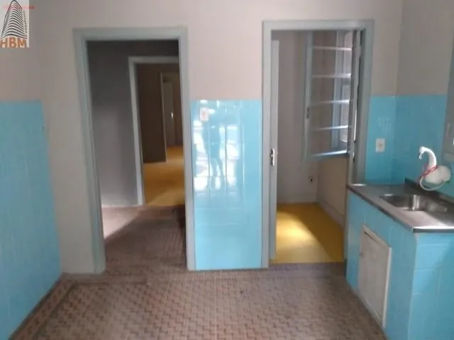 Imagem 7: Casa térrea e primeiro piso para venda. No térreo 07 peças a primeira da frente com