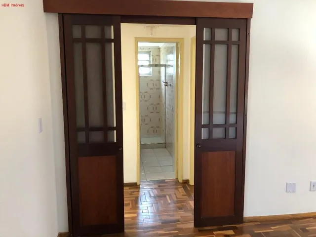 Imagem 3: Apartamento padrão com 2 dormitórios, sala, cozinha, banheiro social, área de