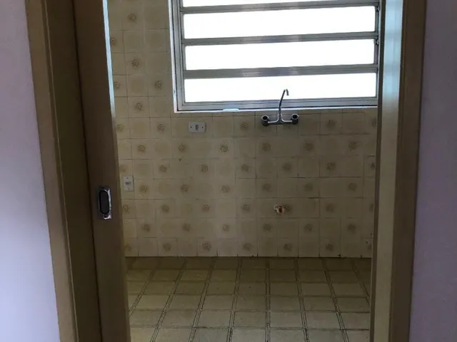 Imagem 10: Apartamento padrão com 2 dormitórios, sala, cozinha, banheiro social, área de