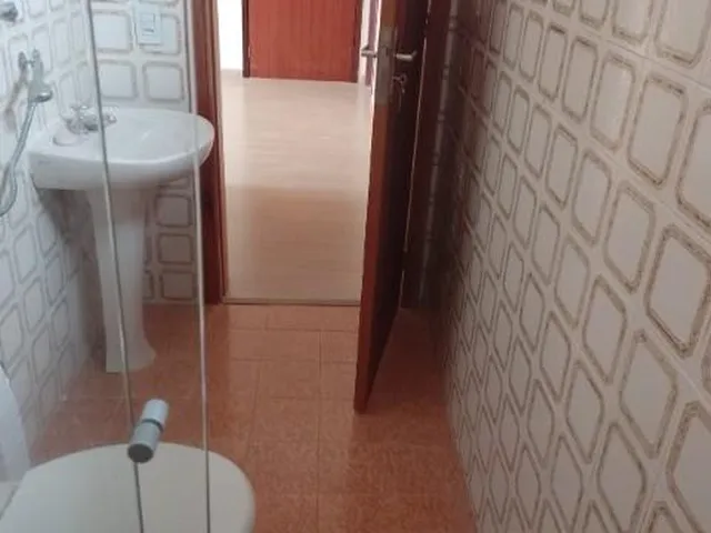 Imagem 7: Imóvel em bairro silencioso e tranqüilo com acesso à restaurante na esquina da Av