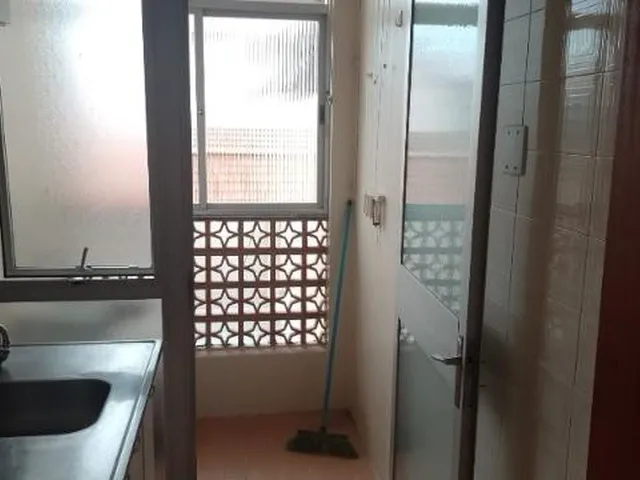 Imagem 9: Imóvel em bairro silencioso e tranqüilo com acesso à restaurante na esquina da Av