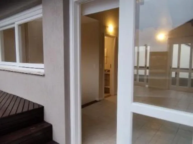 Imagem 3: Quer morar bem e com segurança? Esta e uma boa escolha. Casa em condominio fechado, só