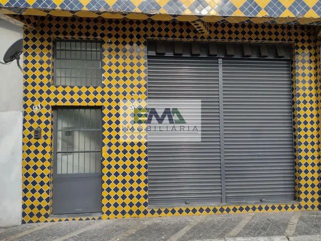 Imagem: A loja possui 3 Dormitórios, 4 Banheiros, 150m² de Área