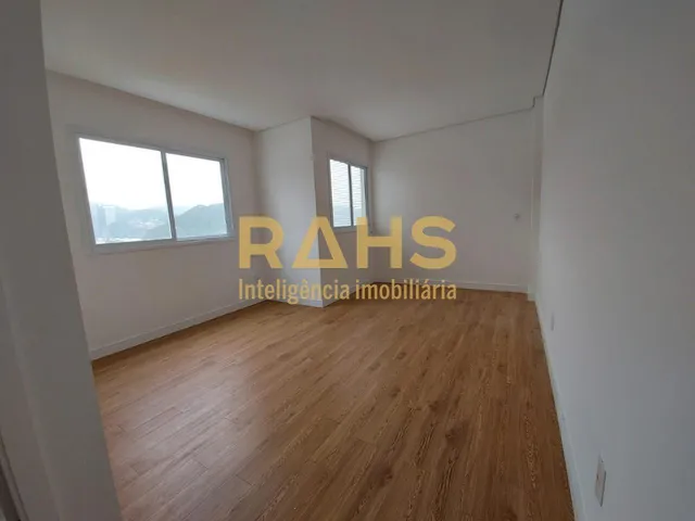 Imagem 15: Cobertura duplex na Praia Brava com vista Mar, 4 suítes e 5 vagas