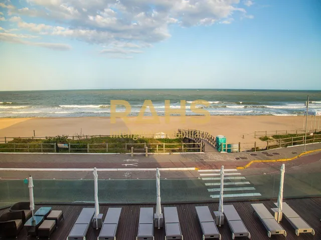 Imagem 3: Apartamento mobiliado e decorado na Praia Brava com 4 suítes
