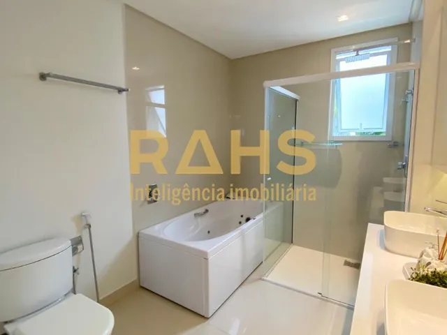 Imagem 11: Apartamento Semimobiliado com 199 m² na Praia Brava com Vista Mar