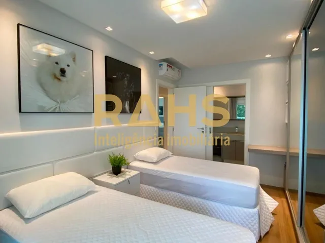 Imagem 4: Apartamento Semimobiliado com 199 m² na Praia Brava com Vista Mar