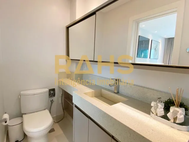 Imagem 6: Apartamento Semimobiliado com 199 m² na Praia Brava com Vista Mar