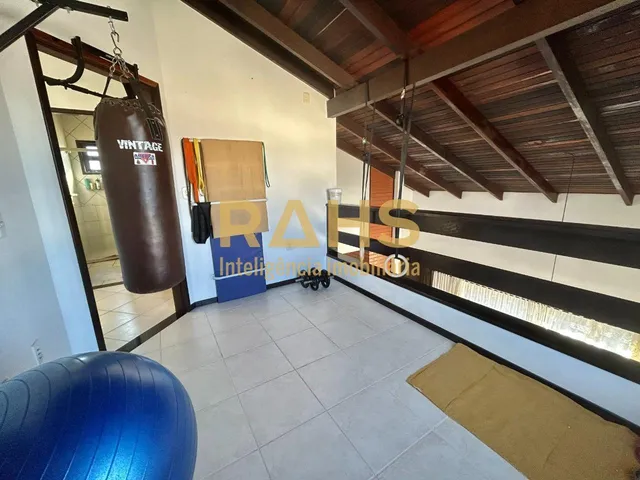 Imagem 11: Sobrado com 4 quartos sendo uma suíte com closet e 1 demi suite no piso inferior no