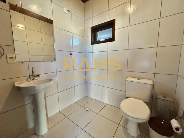 Imagem 12: Sobrado com 4 quartos sendo uma suíte com closet e 1 demi suite no piso inferior no
