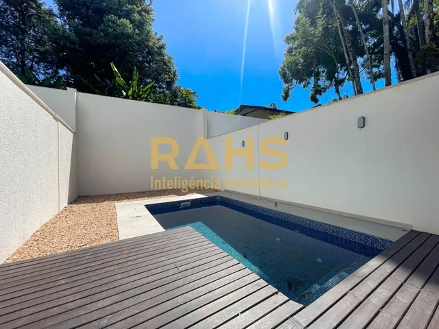 Imagem 2: Casa Geminada com Piscina À Venda no Bairro Atiradores em Joinville/Sc