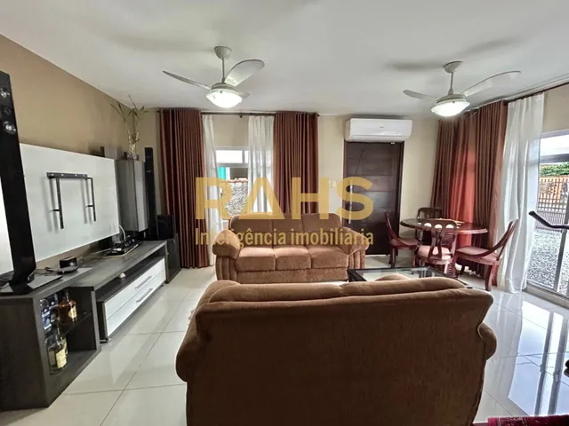 Imagem 16: Casa com 3 quartos sendo 1 suíte, 3 vagas de garagem, área de churrasqueira e amplo