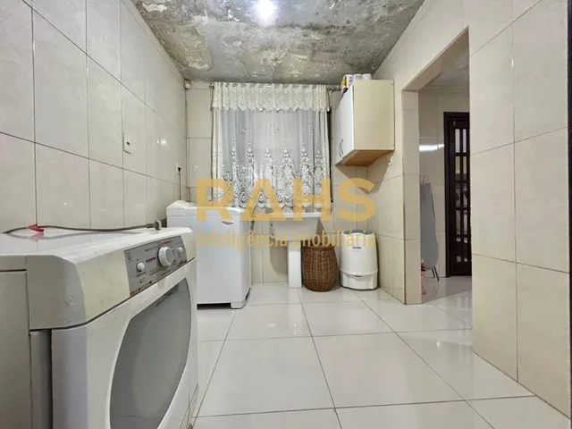 Imagem 5: Casa com 3 quartos sendo 1 suíte, 3 vagas de garagem, área de churrasqueira e amplo