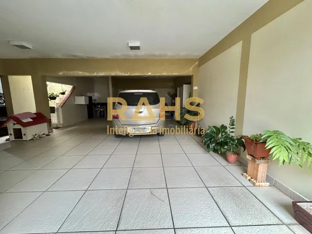 Imagem 9: Casa com 3 quartos sendo 1 suíte, 3 vagas de garagem, área de churrasqueira e amplo