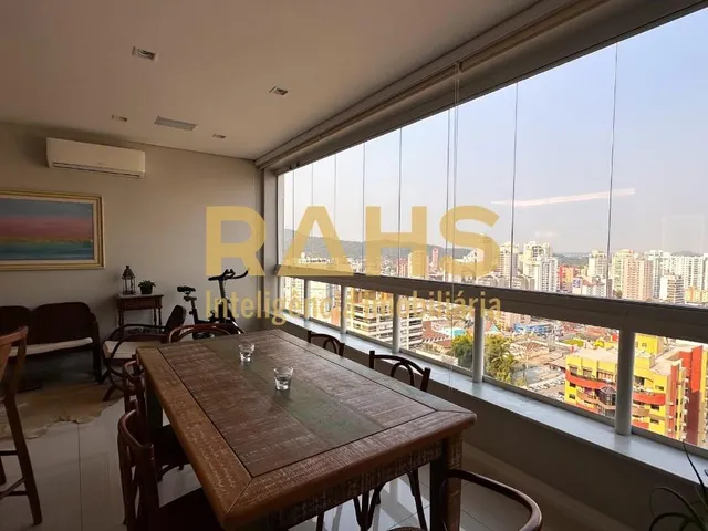 Imagem: Impecável apartamento com 264.11m² à