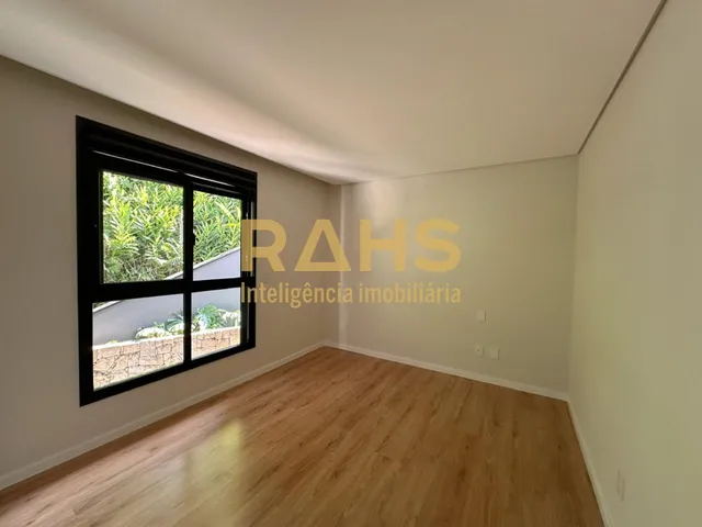 Imagem 2: Casa a venda com 3 suítes no Bairro américa em Joinville