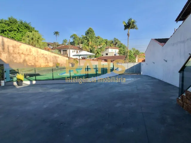 Imagem 2: Lindo sobrado semi-mobiliada e climatizada com 2 suítes, 3 vagas de garagem e completa