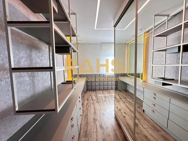 Imagem 14: Apartamento amplo com 4 suítes sendo 1 Master com closet e banheira na região mais