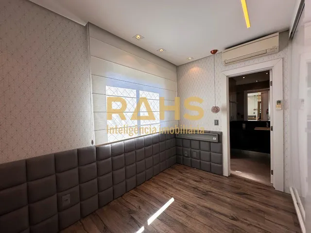 Imagem 3: Apartamento amplo com 4 suítes sendo 1 Master com closet e banheira na região mais