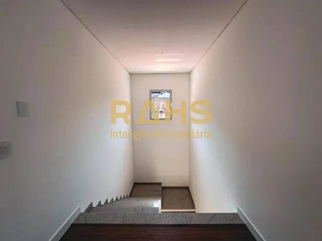 Imagem 8: Sobrado Alto Padrão no Bairro GLÓRIA com 4 quartos com 271 m²