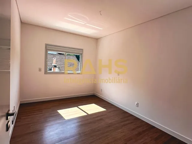 Imagem 3: Sobrado Alto Padrão no Bairro GLÓRIA com 4 quartos com 271 m²
