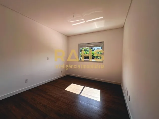 Imagem 2: Sobrado Alto Padrão no Bairro GLÓRIA com 4 quartos com 271 m²