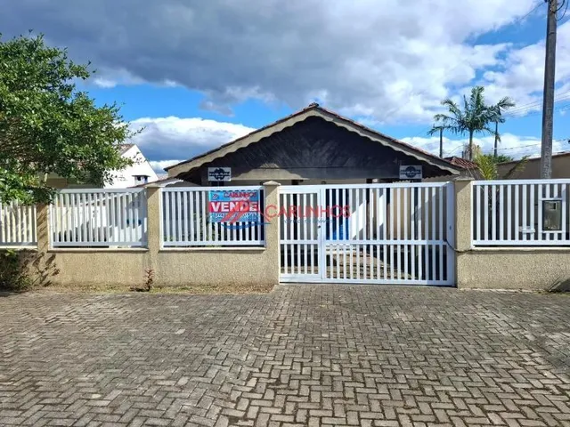 Imagem: Excelente Residência com Piscina no Bairro