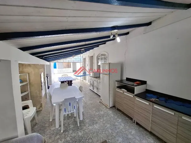 Imagem 11: Excelente Residência com Piscina no Bairro Coroados 300,00 Metros da Praia