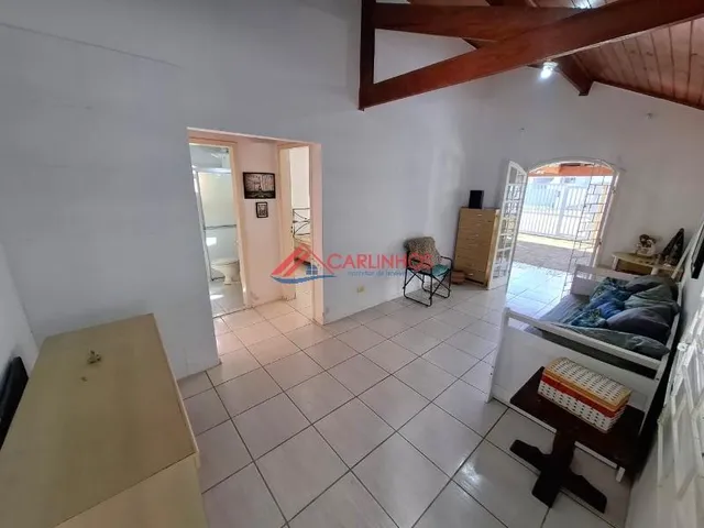 Imagem 9: Excelente Residência com Piscina no Bairro Coroados 300,00 Metros da Praia