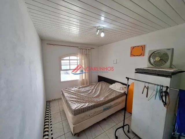 Imagem 10: Excelente Residência com Piscina no Bairro Coroados 300,00 Metros da Praia