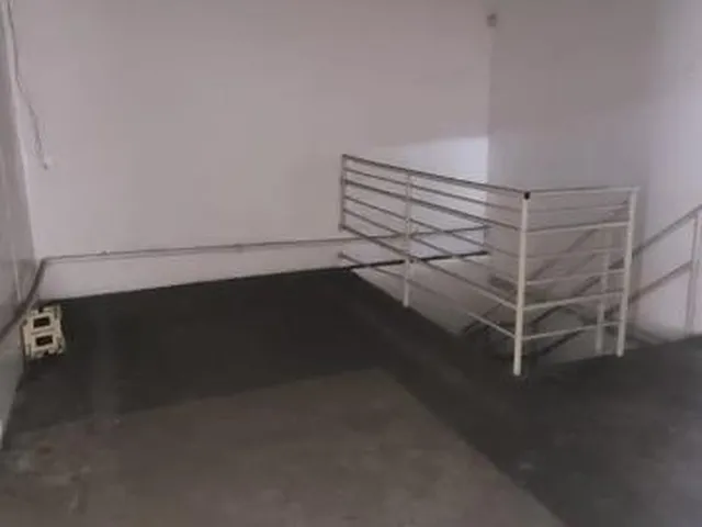 Imagem 7: Oportunidade Única: Galpão Comercial de 900m² com 8 Salas e 4 Banheiros no Bairro