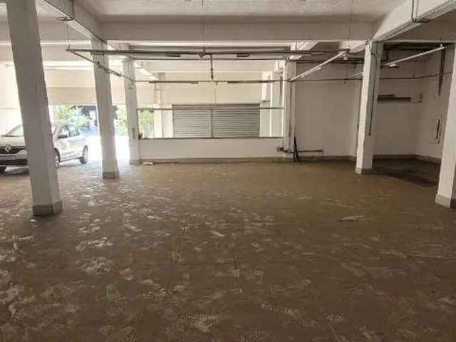 Imagem 6: Oportunidade Única: Galpão Comercial de 900m² com 8 Salas e 4 Banheiros no Bairro