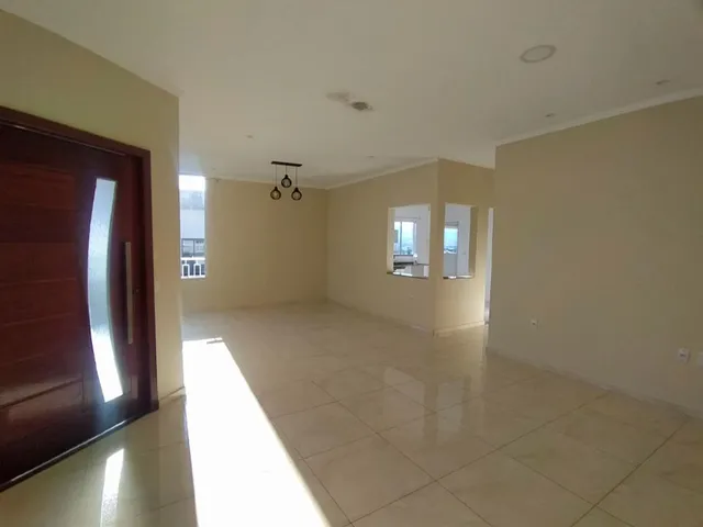 Imagem 2: Linda Casa em Condomínio para Locação em Resende-RJ, Bairro Ipiranga - 4 Quartos, 1