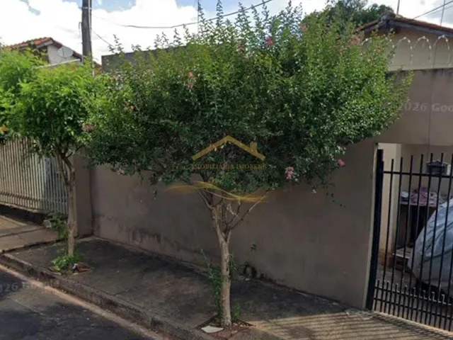Imagem: A casa possui 4 Dormitórios, 1 Banheiro, 1 Vaga na garagem