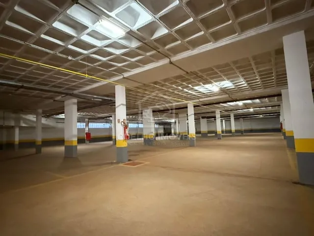 Imagem 5: QSF 01 PRÉDIO COMERCIAL COM AMPLO ESPAÇO ELEVADOR E 104 VAGAS DE GARAGEM