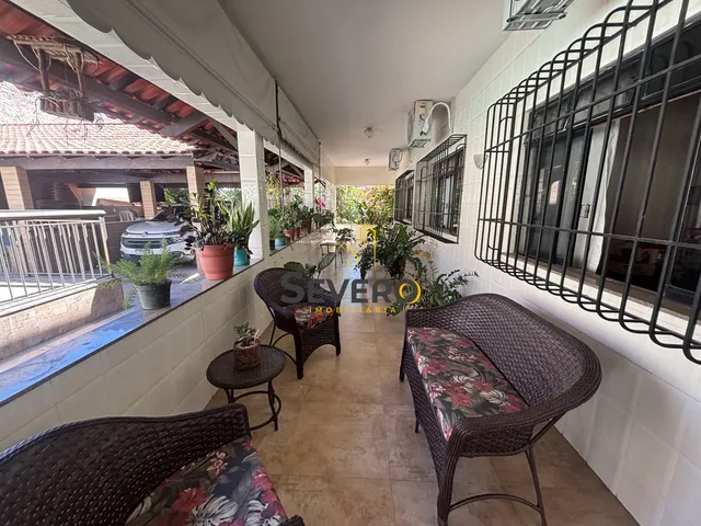 Imagem: A casa possui 7 Dormitórios, 3 Banheiros, 2 Vagas na