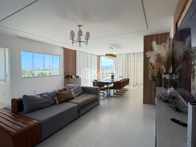 Imagem 13: Chácara de Alto Padrão com 16.000 m², 6 Quartos, Piscina, Lagoa e Estrutura Completa