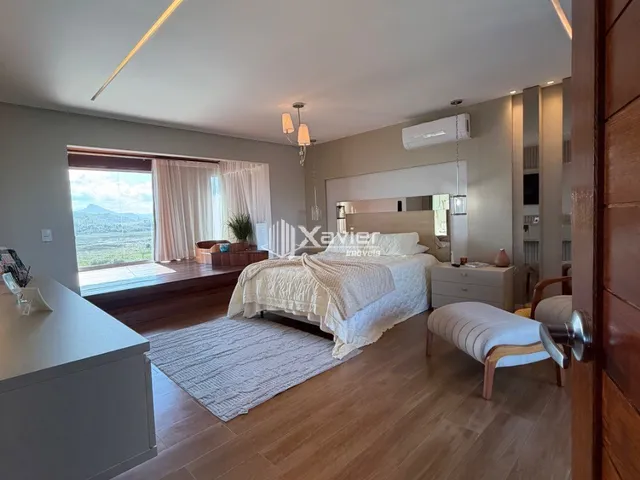 Imagem 9: Chácara de Alto Padrão com 16.000 m², 6 Quartos, Piscina, Lagoa e Estrutura Completa