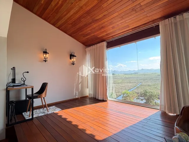 Imagem 14: Chácara de Alto Padrão com 16.000 m², 6 Quartos, Piscina, Lagoa e Estrutura Completa