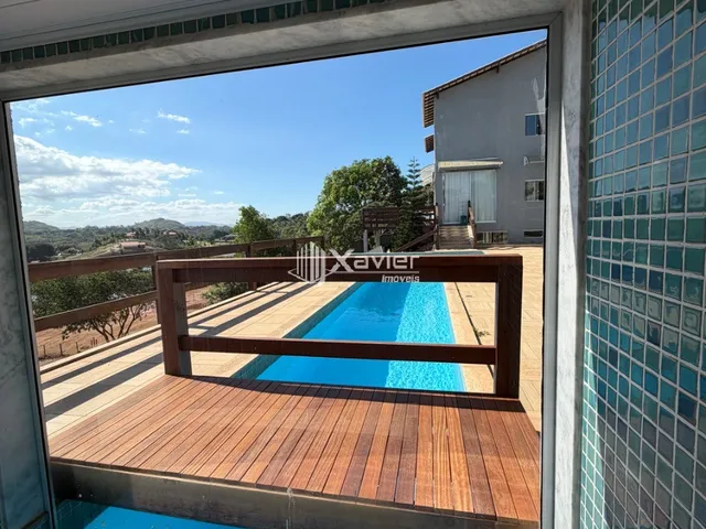 Imagem 8: Chácara de Alto Padrão com 16.000 m², 6 Quartos, Piscina, Lagoa e Estrutura Completa