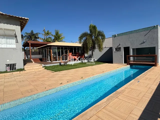 Imagem 7: Chácara de Alto Padrão com 16.000 m², 6 Quartos, Piscina, Lagoa e Estrutura Completa