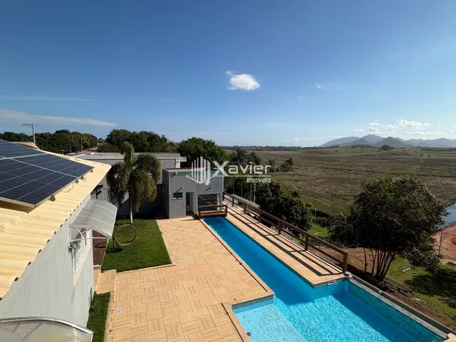 Imagem 10: Chácara de Alto Padrão com 16.000 m², 6 Quartos, Piscina, Lagoa e Estrutura Completa