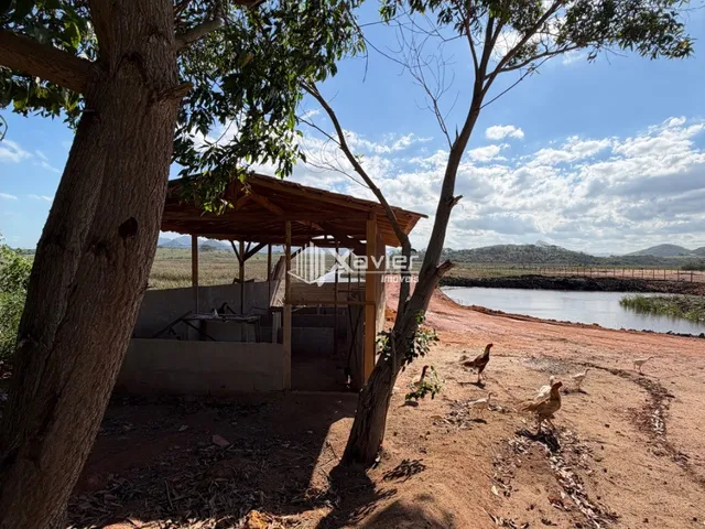 Imagem 3: Chácara de Alto Padrão com 16.000 m², 6 Quartos, Piscina, Lagoa e Estrutura Completa